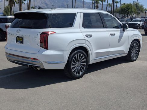 Used 2023 Hyundai Palisade Calligraphy AWD/4WD image 2