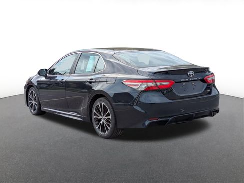 Used 2018 Toyota Camry SE w/ Moonroof Package FWD image 4
