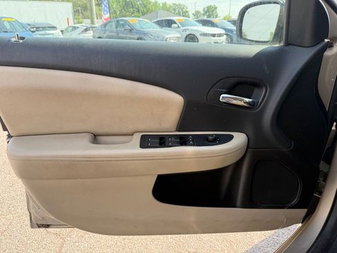 Used 2013 Chrysler 200 Touring image 11