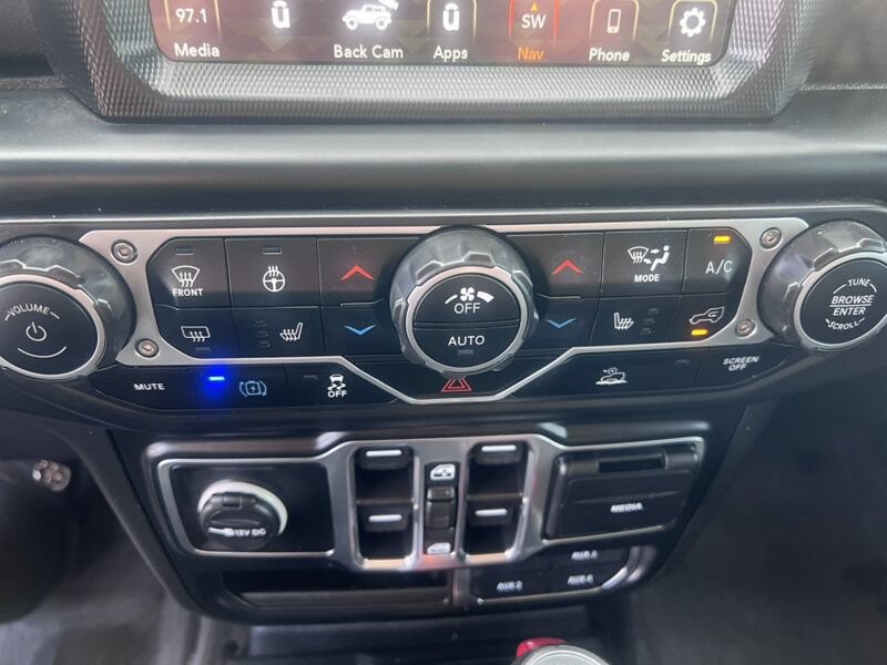 Used 2023 Jeep Wrangler Unlimited Sahara w/ Cold Weather Group AWD/4WD image 29
