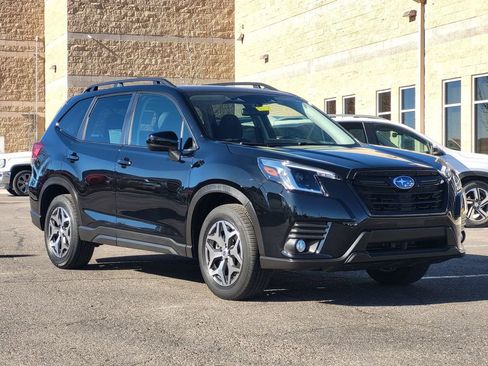 Used 2023 Subaru Forester Premium image 2