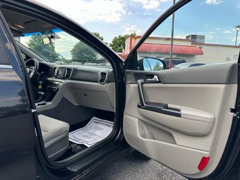 Used 2017 Kia Sportage LX AWD/4WD image 19