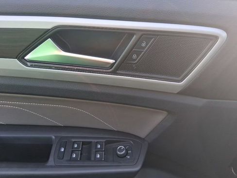 Used 2022 Volkswagen Atlas SE w/ Black Wheel Package image 19