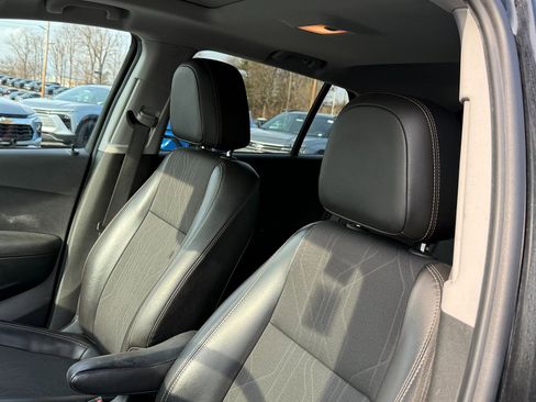 Used 2020 Chevrolet Trax LT w/ Sun & Sound Package image 17