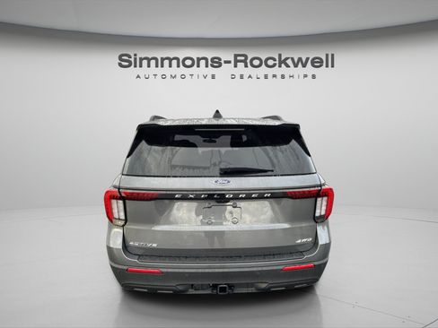 Used 2026 Ford Explorer Active AWD/4WD image 4