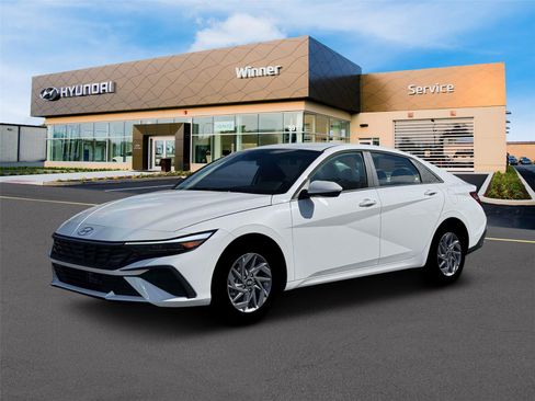 New 2026 Hyundai Elantra Hybrid FWD image 2