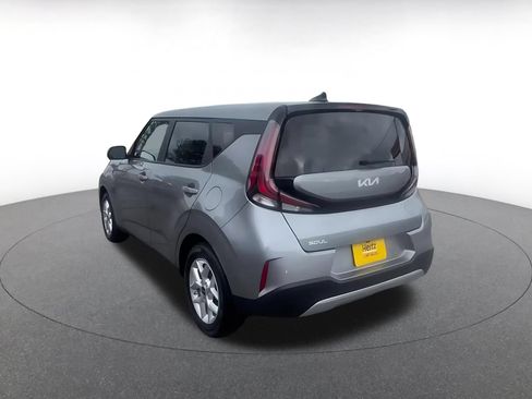 Used 2025 Kia Soul LX w/ LX Technology Package FWD image 11