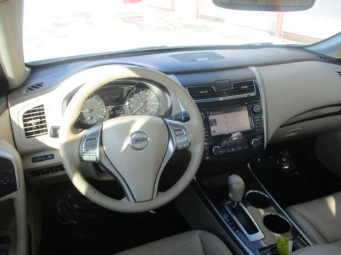Used 2015 Nissan Altima 2.5 SL w/ Technology Package image 7
