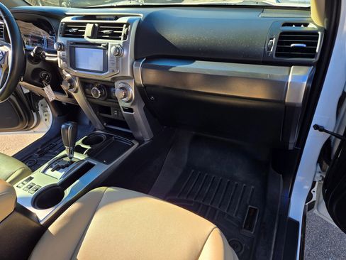 Used 2017 Toyota 4Runner SR5 Premium image 61