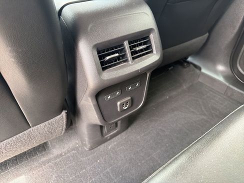 Used 2023 Chevrolet Equinox Premier AWD/4WD image 35