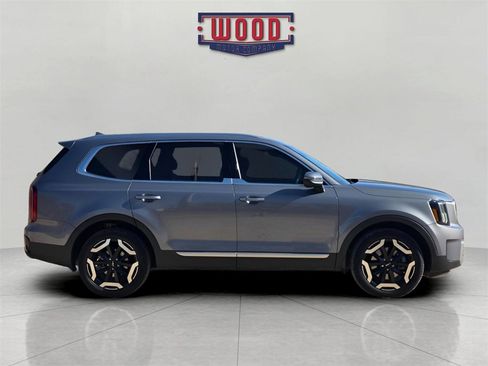 Used 2023 Kia Telluride S w/ S Sunroof Package image 2