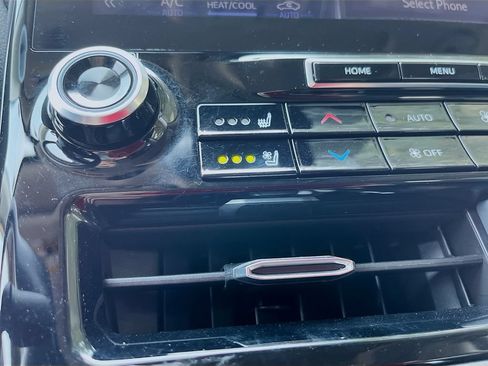Used 2020 Toyota Highlander Limited AWD/4WD image 12