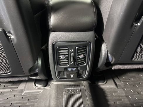 Used 2021 Jeep Grand Cherokee Limited image 16