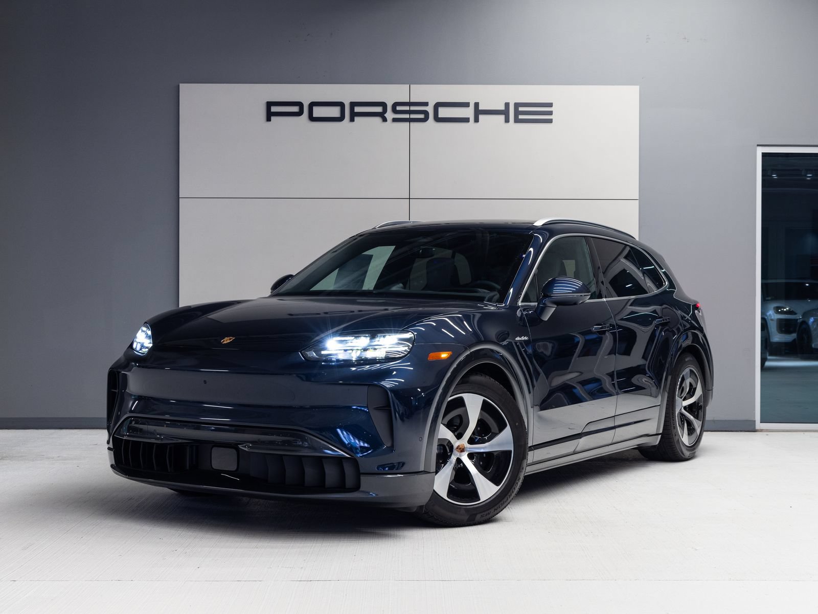 Certified 2026 Porsche Cayenne Electric AWD/4WD image 1