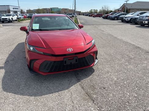Used 2025 Toyota Camry SE FWD image 12