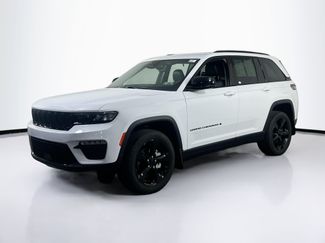 Used 2023 Jeep Grand Cherokee Limited w/ Black Appearance Package AWD/4WD video 1