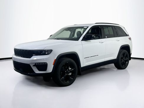 Used 2023 Jeep Grand Cherokee Limited w/ Black Appearance Package AWD/4WD image 1
