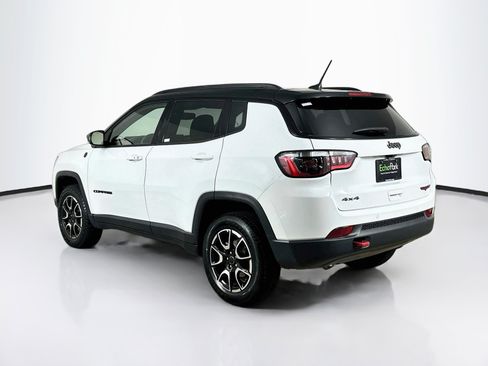 Used 2025 Jeep Compass Trailhawk AWD/4WD image 5