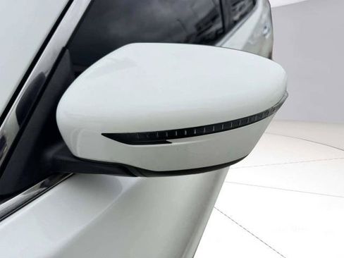 Used 2019 Nissan Rogue SV FWD image 14