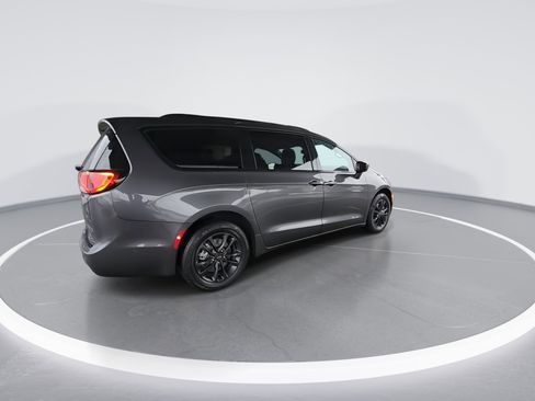 Certified 2020 Chrysler Pacifica Touring-L w/ Advanced Safetytec Group AWD/4WD image 4
