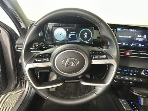 Certified 2022 Hyundai Elantra SEL w/ Convenience Package FWD image 14