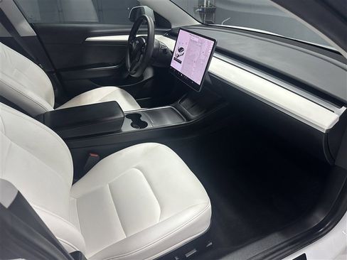 Used 2021 Tesla Model 3 Standard Range Plus image 11