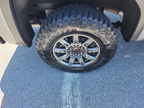 Used 2025 GMC Sierra 1500 AT4X AWD/4WD image 6