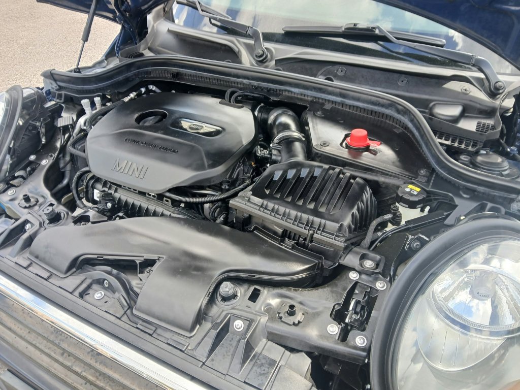 Used 2018 MINI Cooper 4-Door Hardtop FWD image 16