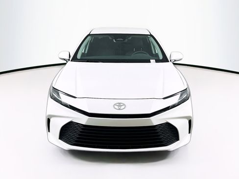 Used 2025 Toyota Camry LE w/ Convenience Package FWD image 2