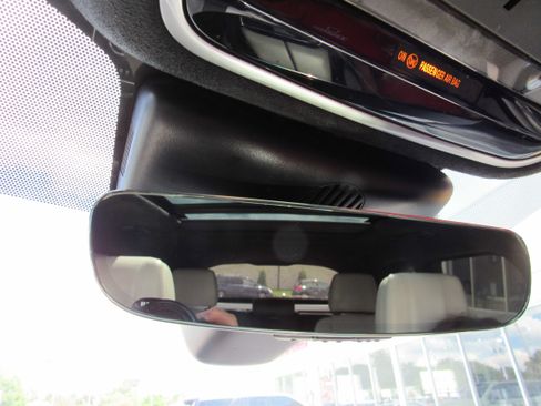 Used 2018 Land Rover Range Rover Velar AWD/4WD image 19
