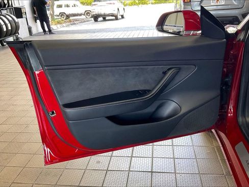 Used 2018 Tesla Model 3 Long Range RWD image 2