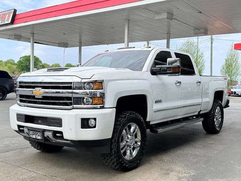 Used 2019 Chevrolet Silverado 2500 High Country w/ Duramax Plus Package image 6