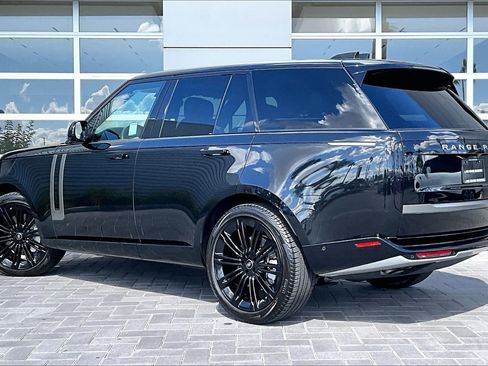 Used 2024 Land Rover Range Rover SE image 11