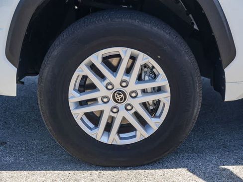 Used 2022 Toyota Tundra SR5 AWD/4WD image 11
