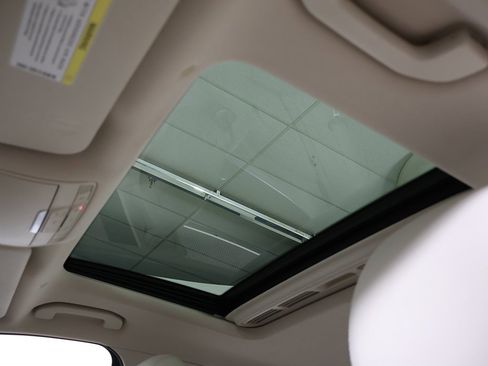 Used 2017 Mercedes-Benz E 300 4MATIC image 22