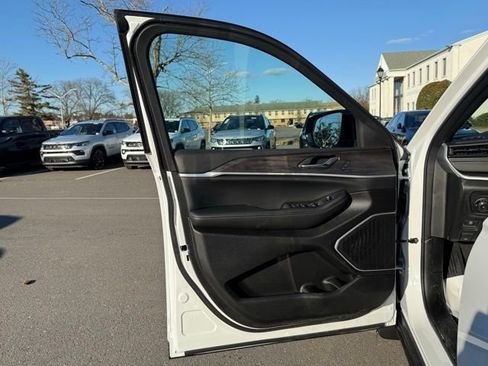 New 2026 Jeep Grand Cherokee Limited image 19