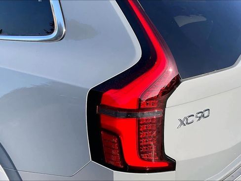 New 2026 Volvo XC90 T8 Plus w/ Protection Package Premier image 25