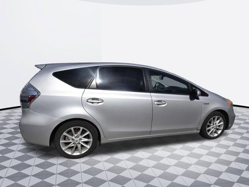 Used 2012 Toyota Prius V Five FWD image 4