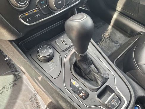 Used 2020 Jeep Cherokee Latitude Plus AWD/4WD image 20