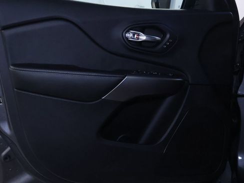 Used 2019 Jeep Cherokee Limited image 13