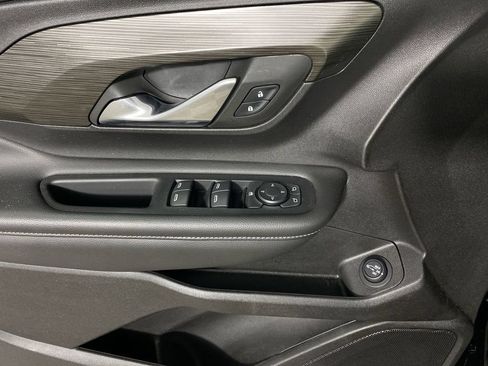 Used 2024 GMC Terrain SLE w/ Driver Convenience Package FWD image 13
