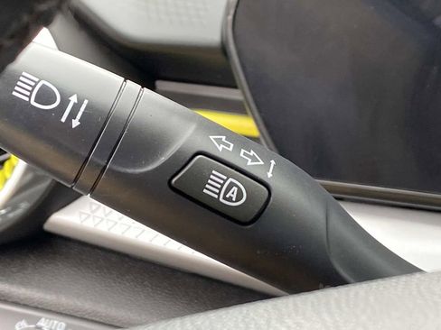 Used 2024 Chevrolet Trax LT w/ Sunroof Package image 20