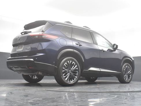 Certified 2025 Nissan Rogue Platinum w/ Platinum Premium Package image 28