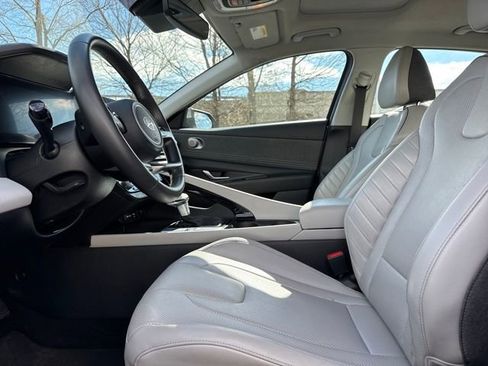 Certified 2025 Hyundai Elantra Limited image 13