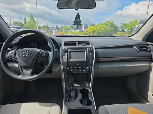 Used 2016 Toyota Camry LE FWD image 5
