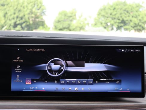Used 2023 BMW i7 xDrive60 AWD/4WD image 37