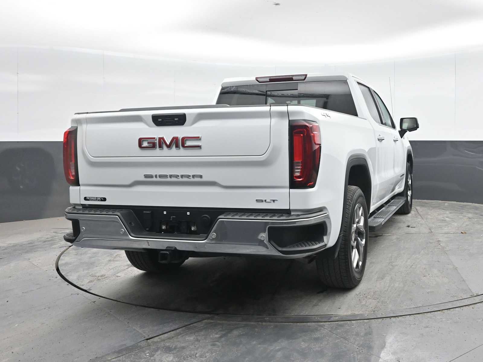 Used 2024 GMC Sierra 1500 SLT w/ SLT Premium Plus Package AWD/4WD image 10