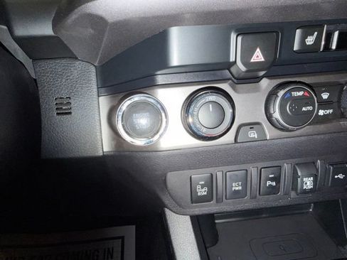 Used 2021 Toyota Tacoma Limited AWD/4WD image 37
