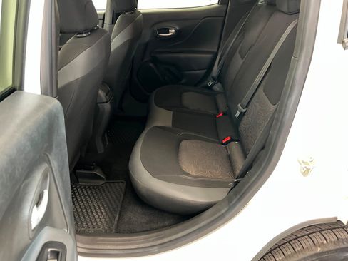 Used 2023 Jeep Renegade Latitude AWD/4WD image 21