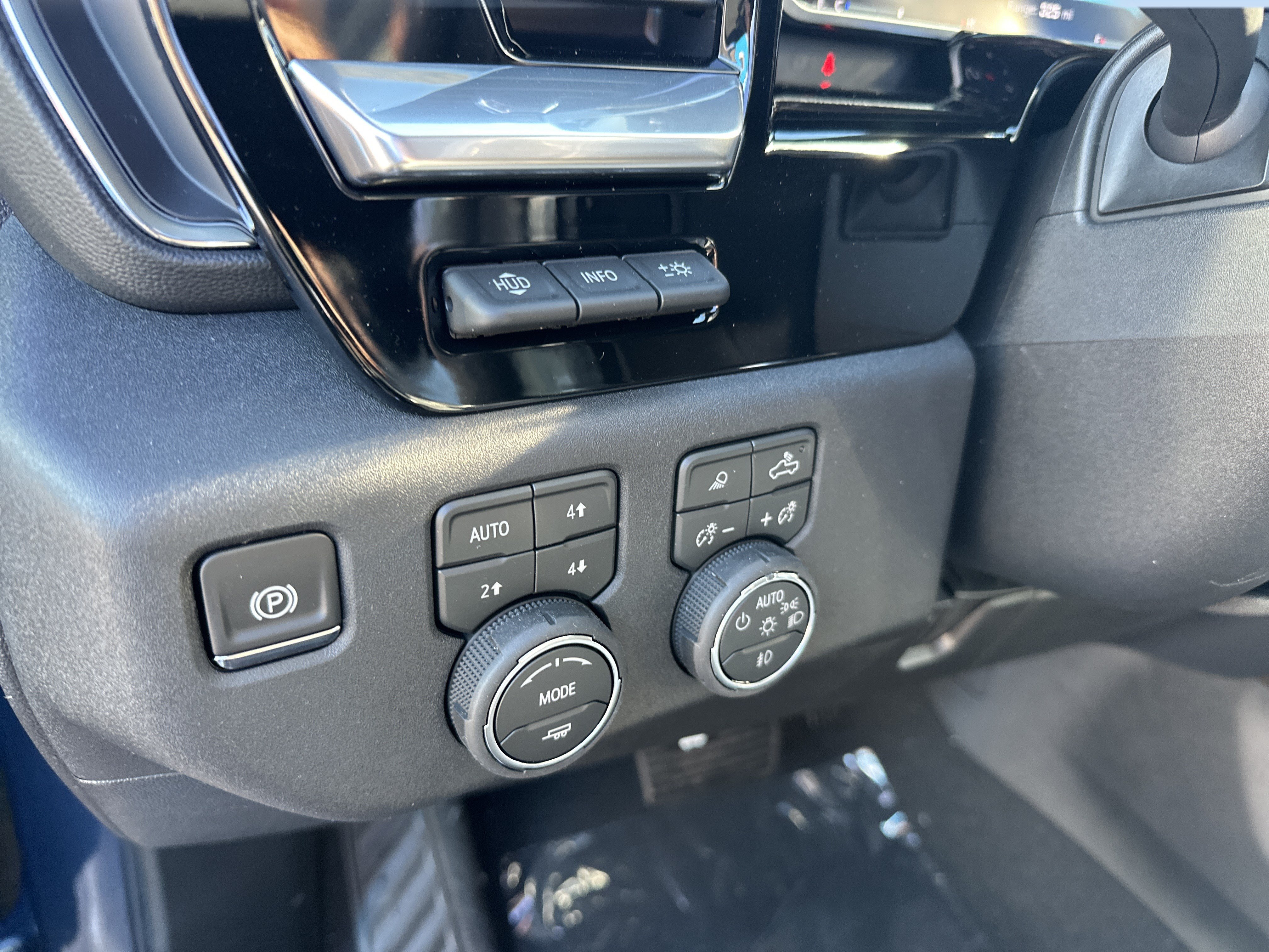 New 2026 Chevrolet Silverado 2500 High Country w/ High Country Premium Package AWD/4WD image 15